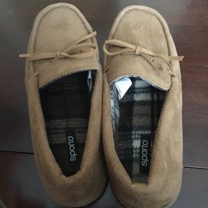 Sporto Mens Tan Slippers.  Size M(8-9).